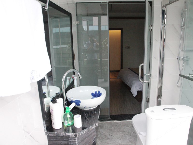 hotelPic