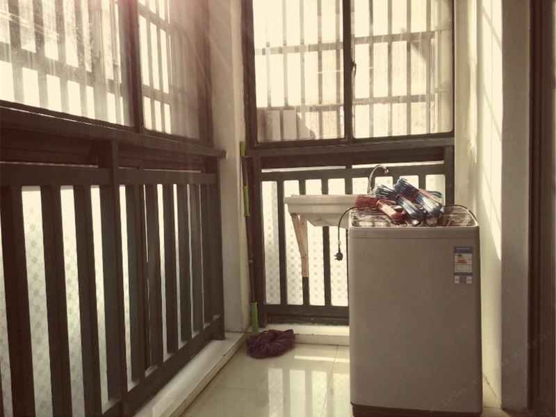hotelPic