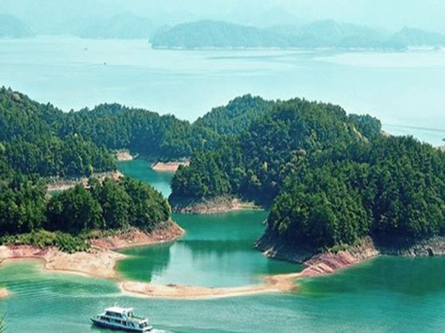 梅峰观岛景区:有"不上梅峰观群岛,不识千岛真面目"之称,梅峰景区(岛