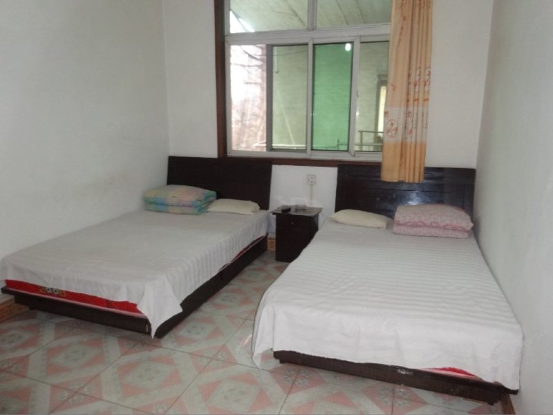 hotelPic