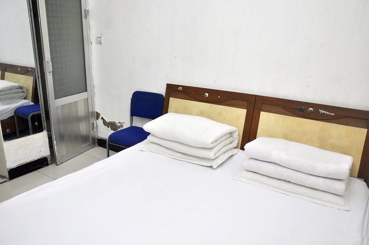 hotelPic