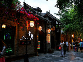 成都八月份旅游_東莞到成都游_成都旅游多少錢(qián)一個(gè)人