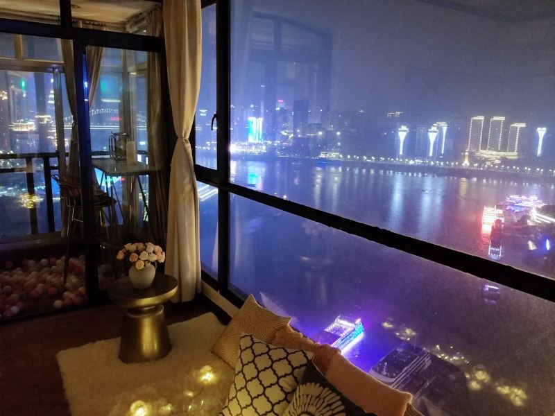 hotelPic