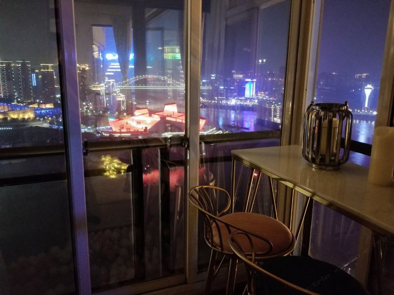 hotelPic