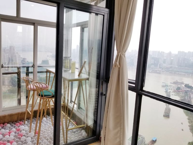 hotelPic