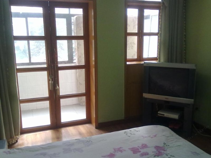 hotelPic