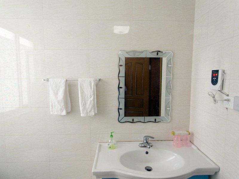 hotelPic