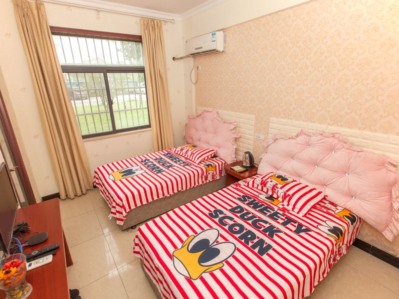hotelPic