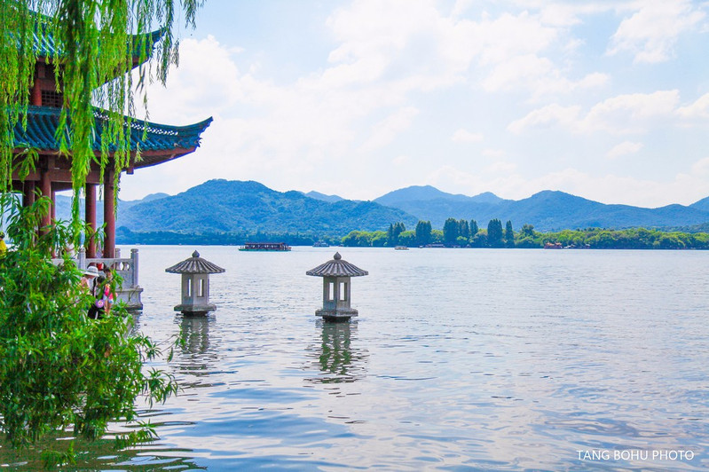 杭州:人间般的天堂,景色宛如仙境,醉在西湖山水里.