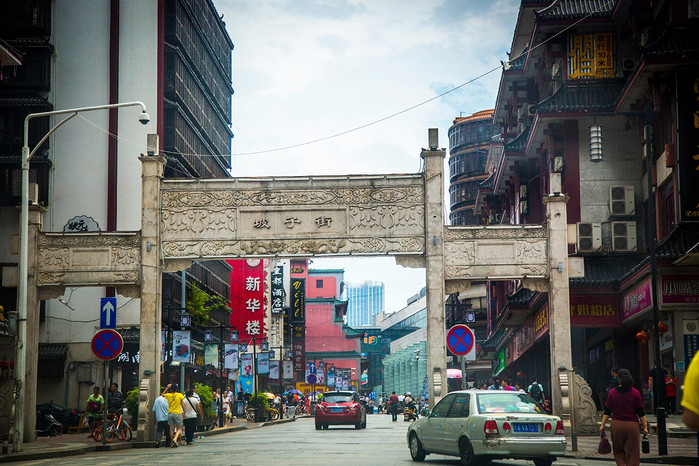 和坡子街心心相连的就是黄兴路步行街,太平街