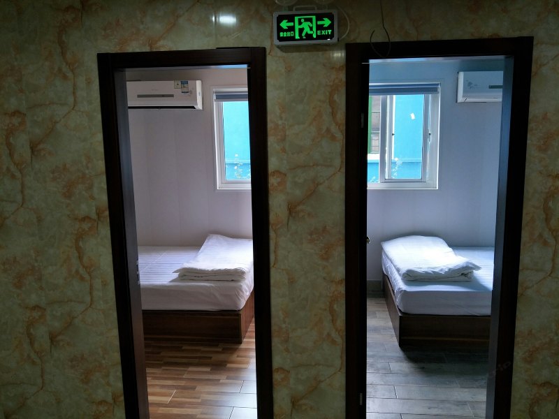 hotelPic