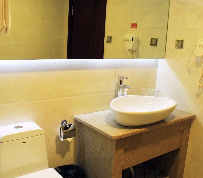 hotelPic