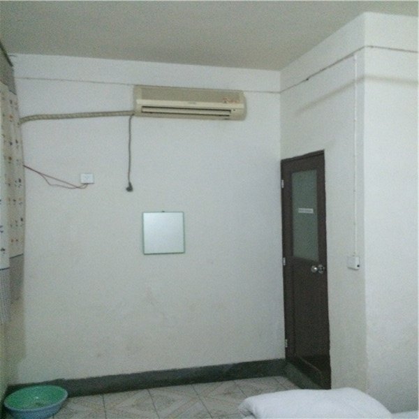 hotelPic