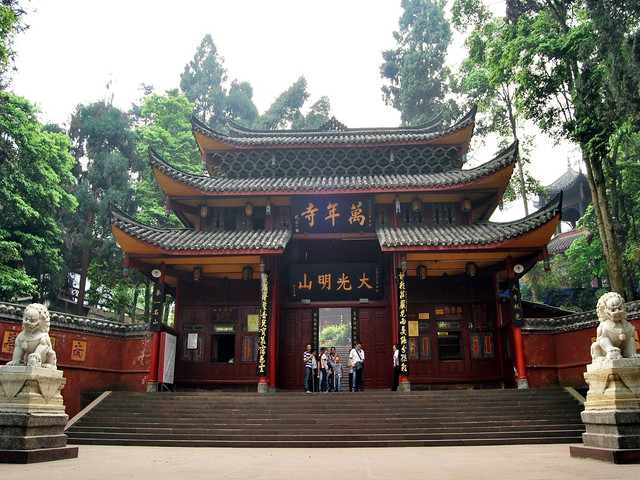 景点 · 万年寺,亚洲/中国/四川/乐山 万年寺是四川峨嵋山历史久的