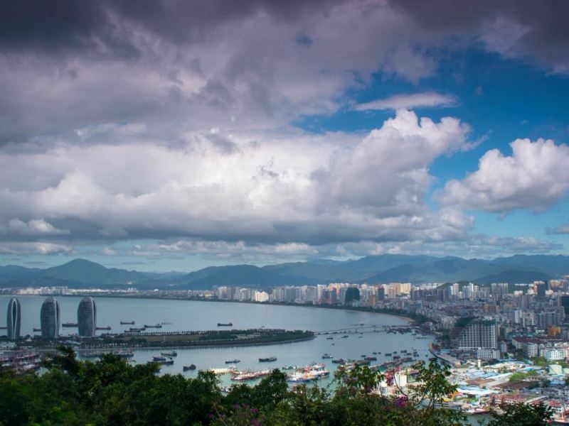 三亚水云轩特色民宿(三亚湾歪脖子树分店)