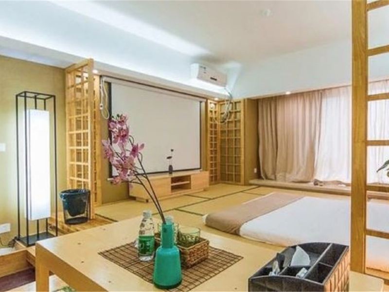 武汉歌薇湖景影院公寓(2号店)
