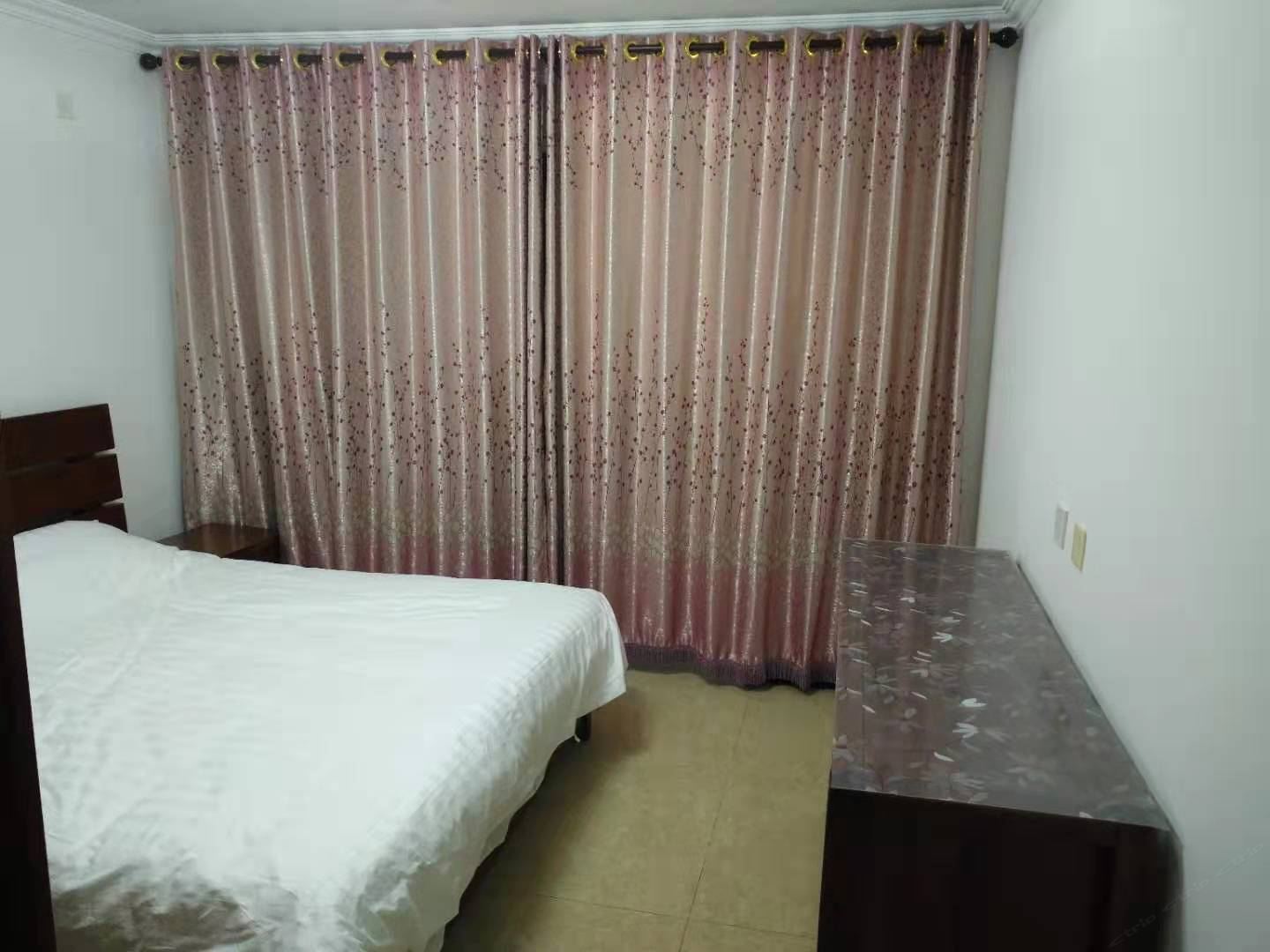 三卧室房