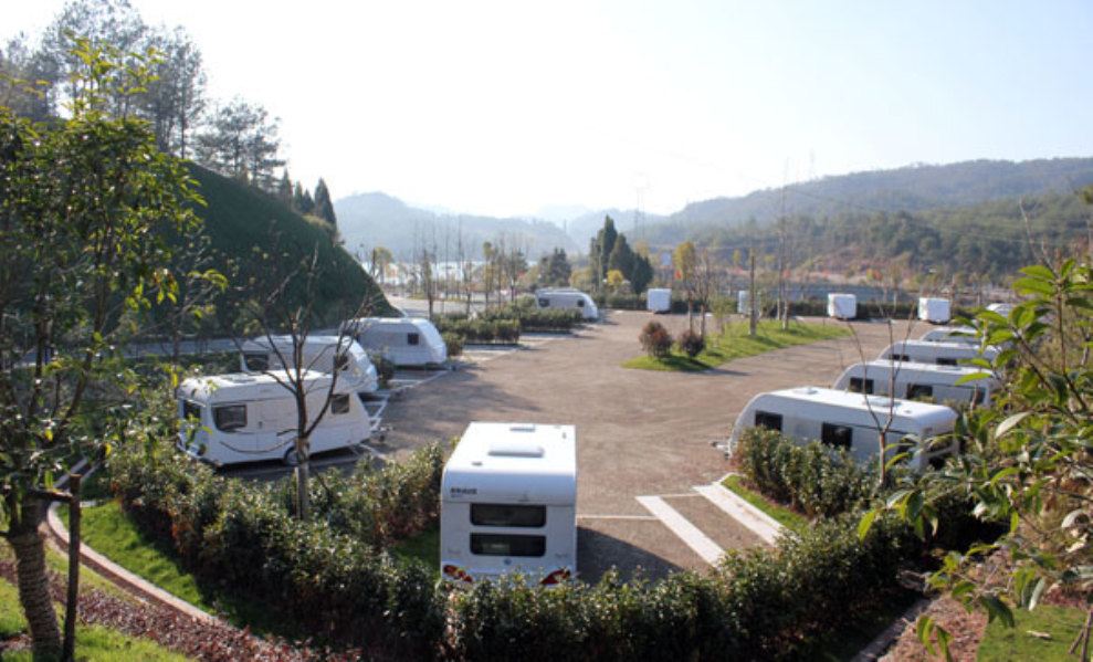 千岛湖姜家房车露营基地