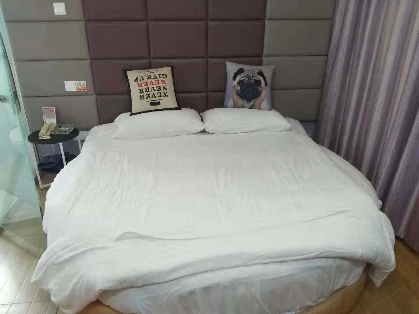 风情圆床房