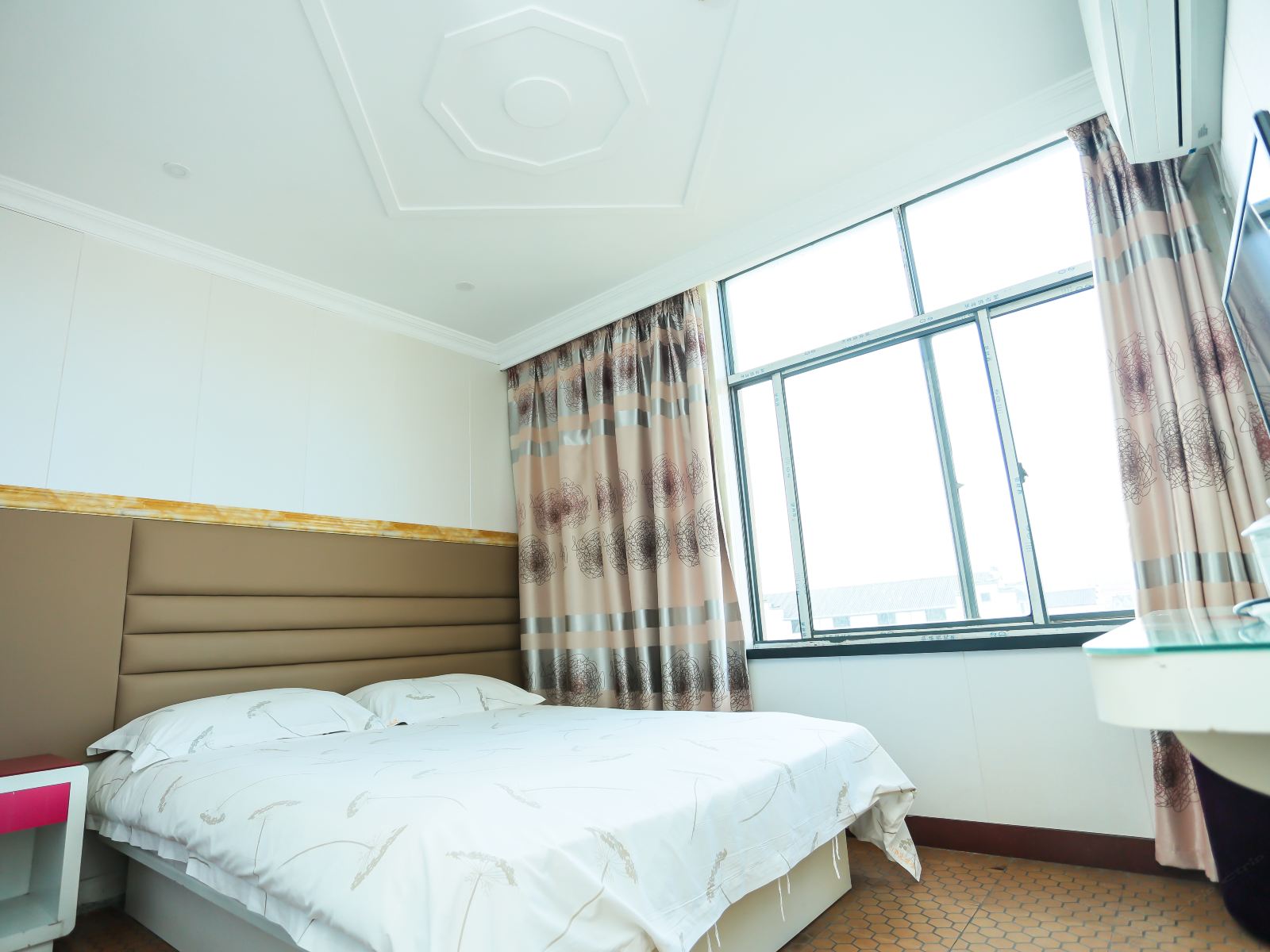 浪漫大床房