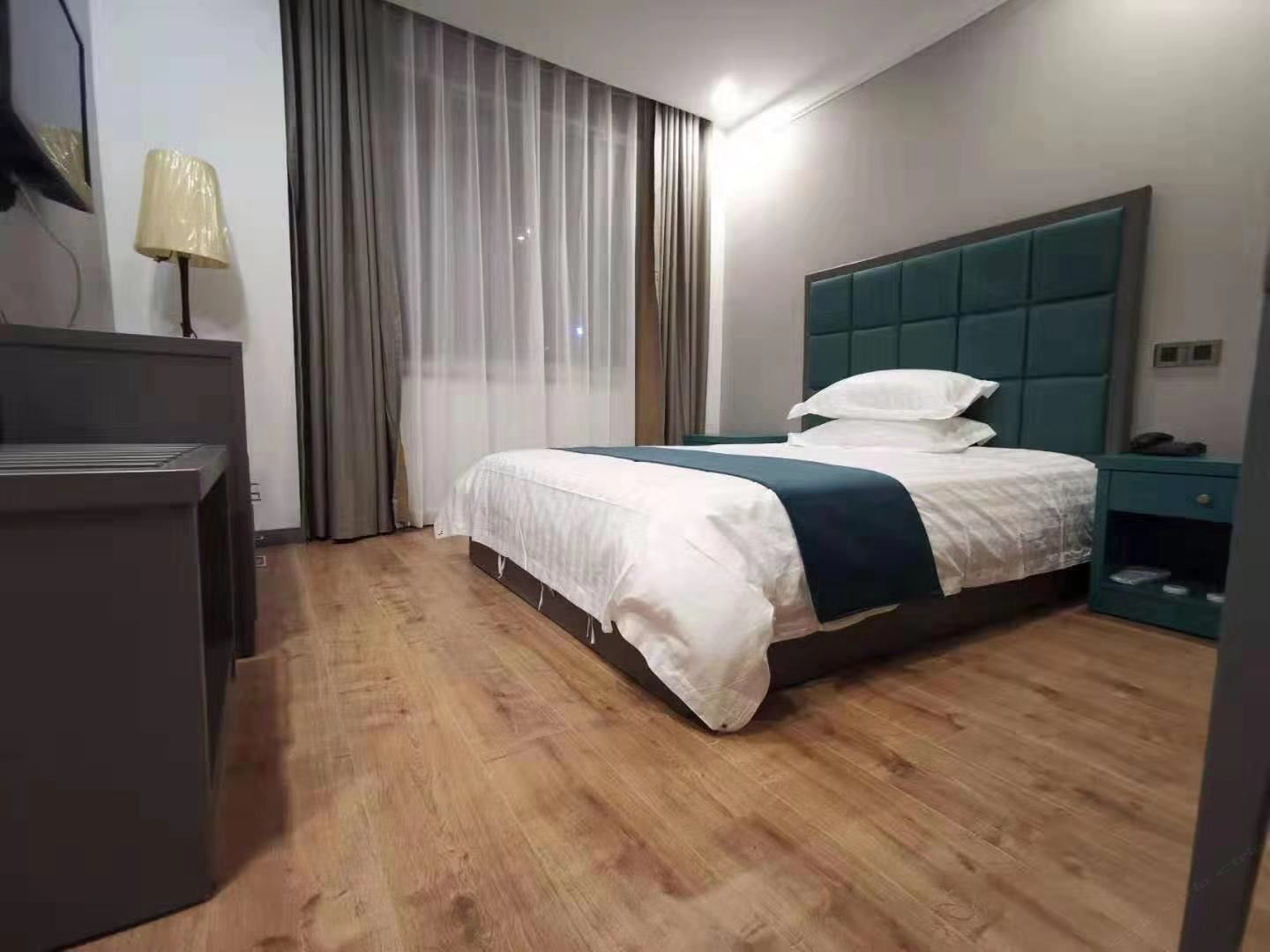 豪华大床房