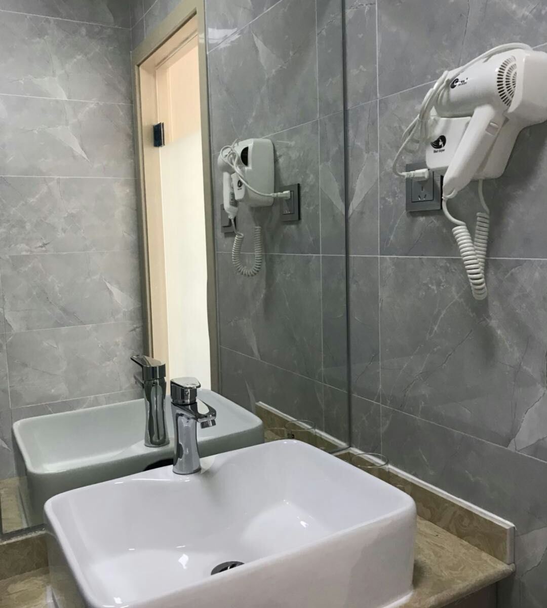 精选阳光大床房