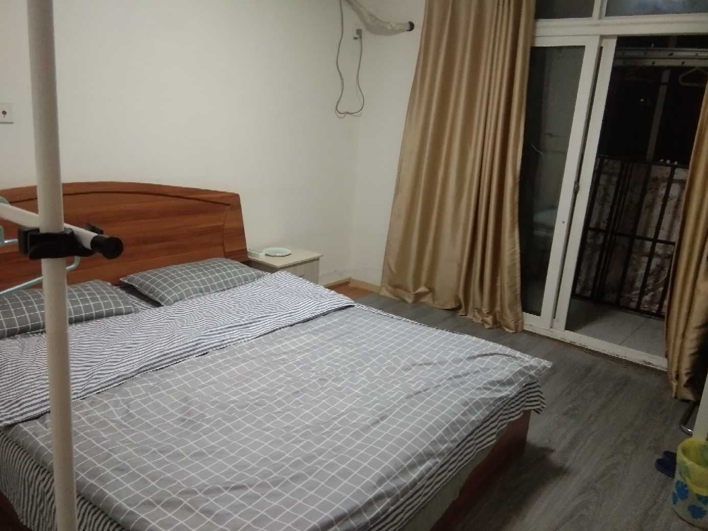 阳光大床房