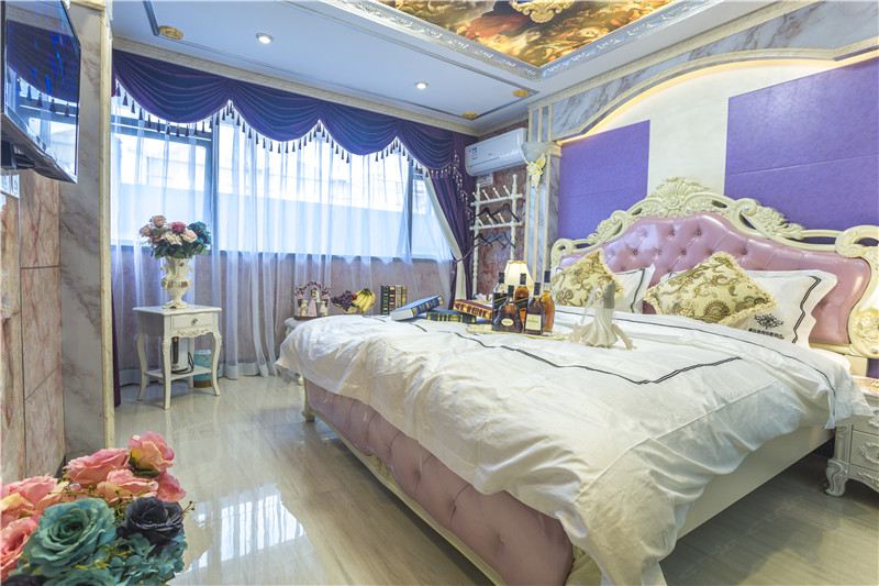 尊贵大床房