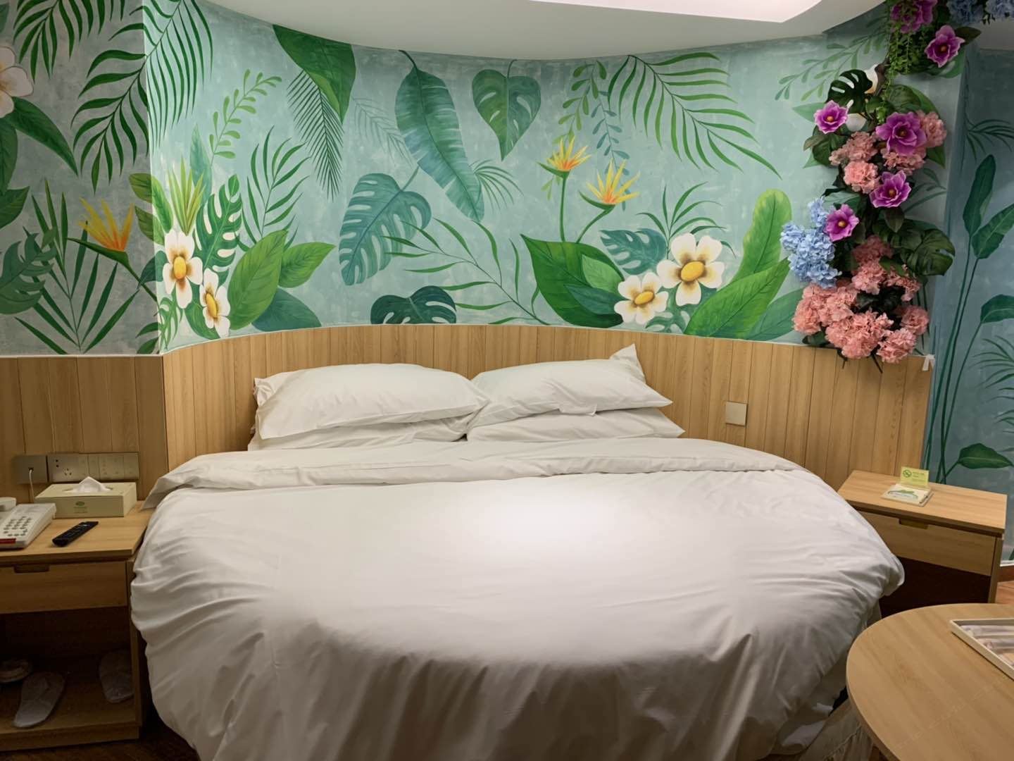 豪华温馨圆床房