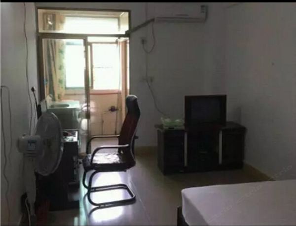 标准电脑大床房