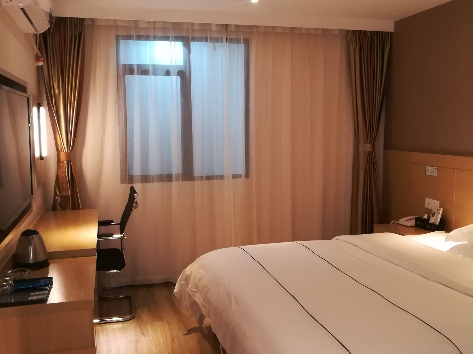 豪华大床房(无窗)