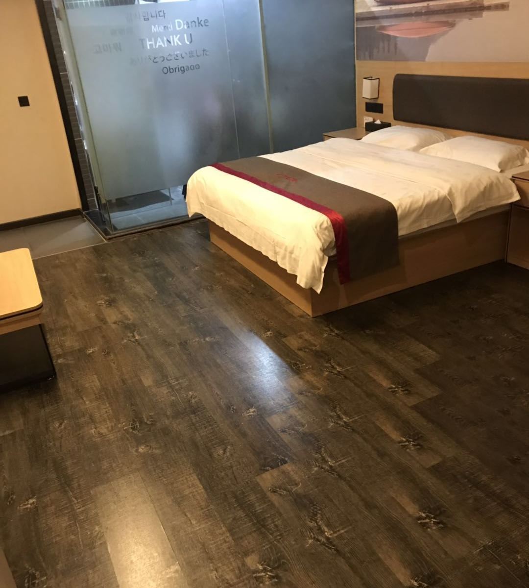 大床房（过道窗）（内设停车场）