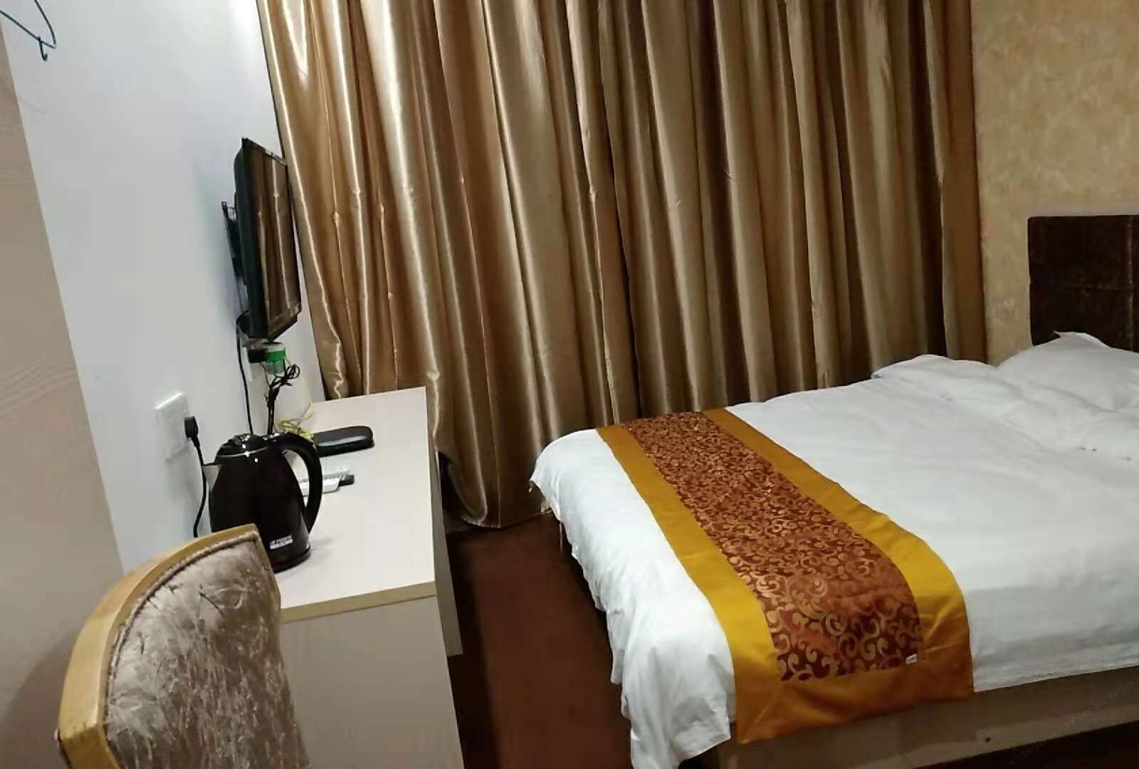 豪华大床房