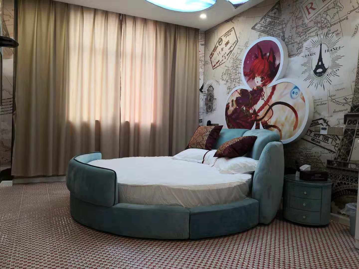 时尚经典圆床房
