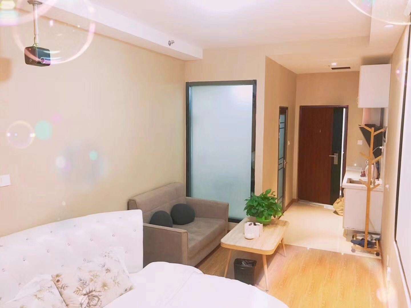浪漫圆床房（150寸巨幕电影房）