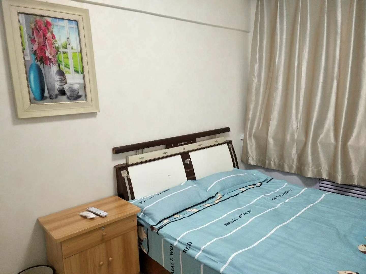 温馨大床房(公共卫浴)