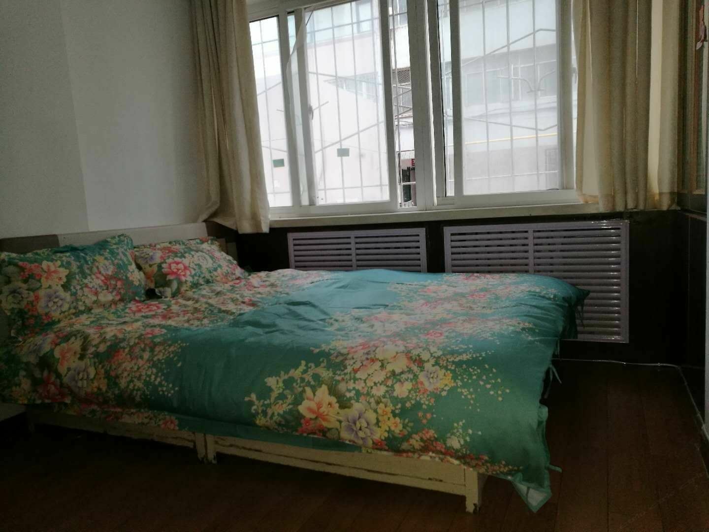温馨大床房(公共卫浴)