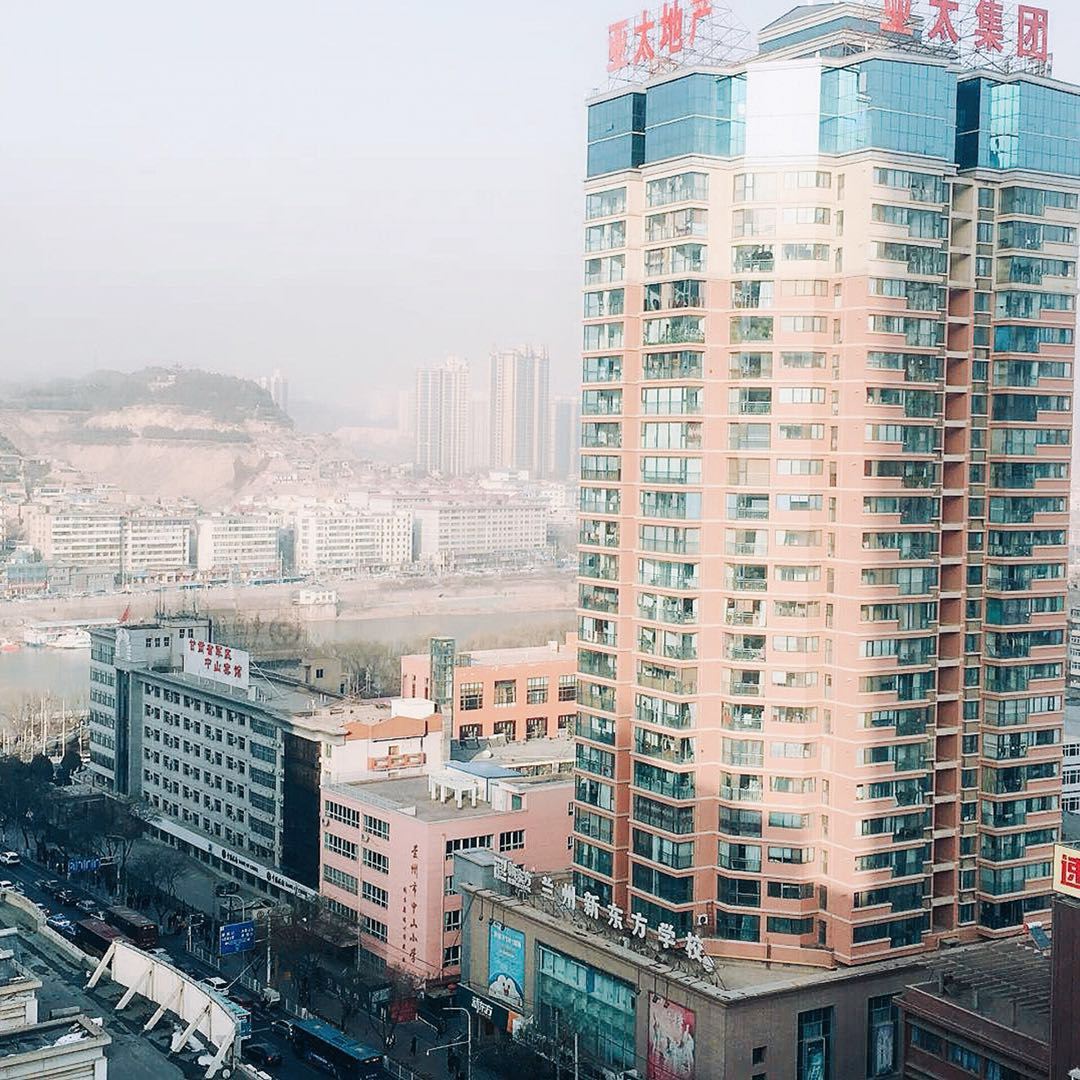 豪华三室两厅一厨一卫河景房