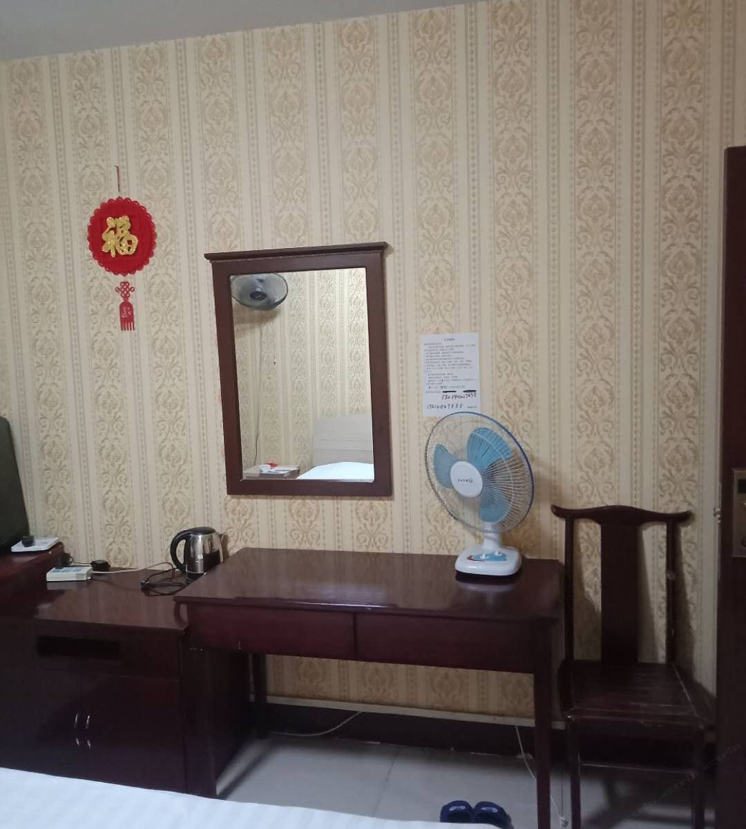 普通大床房(公共卫浴)