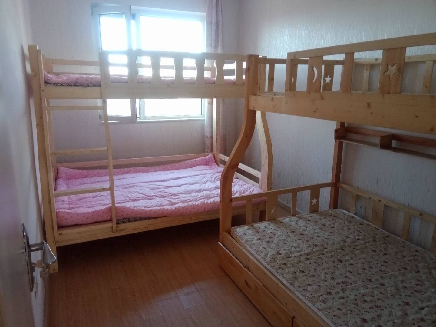 四人间(床位)(公共卫浴)