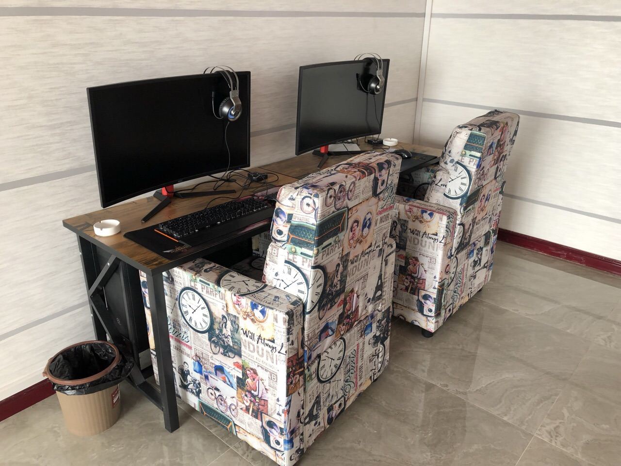 主题电竞二人间