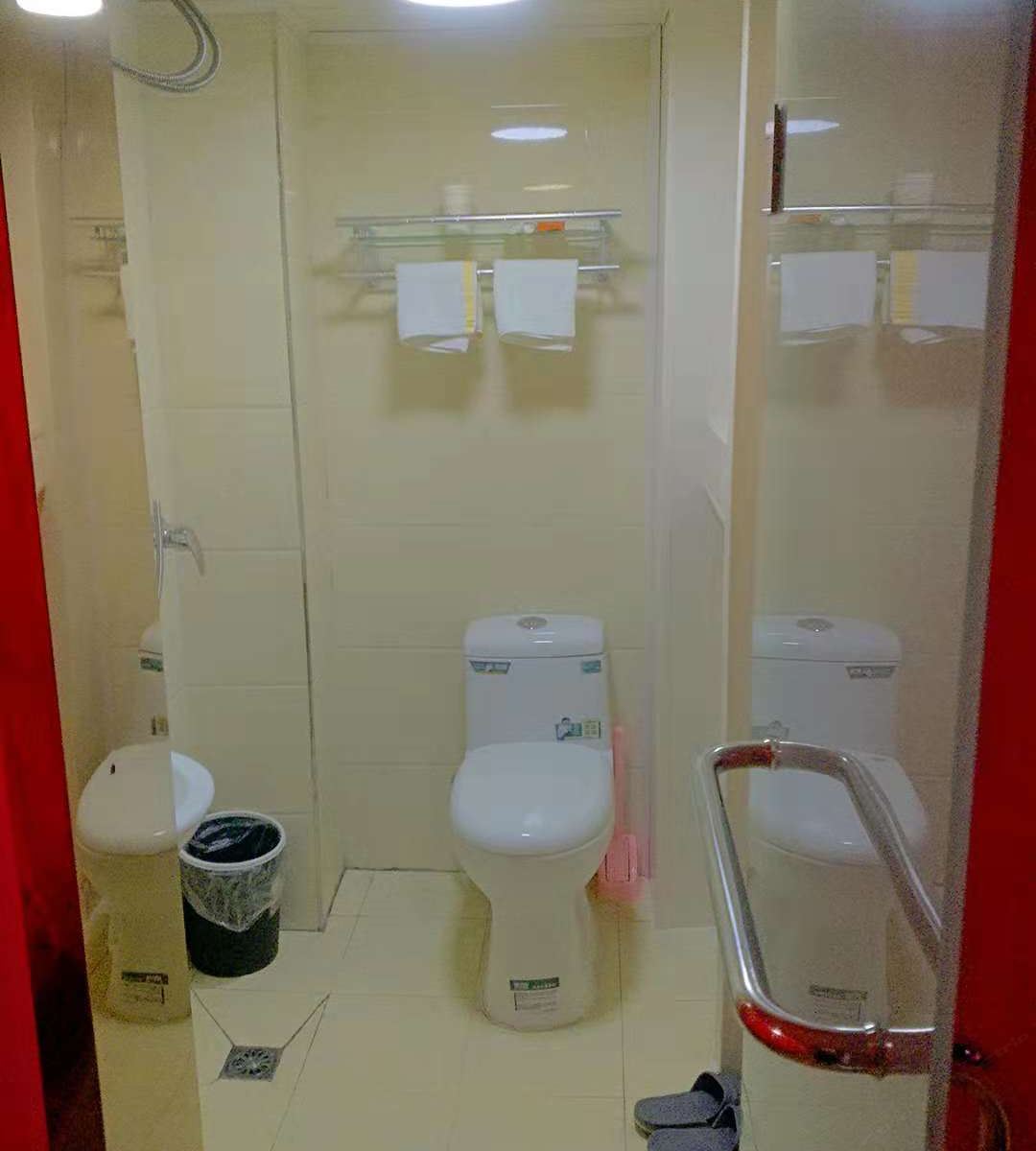 榻榻米圆床房