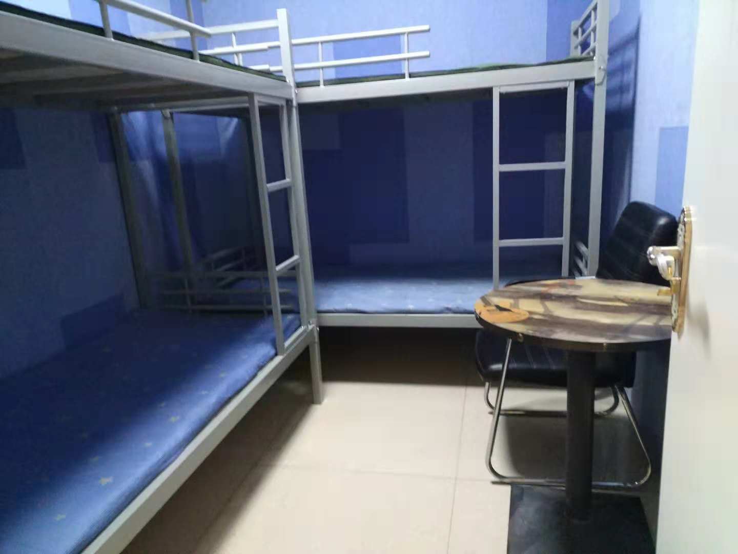 四人间(无窗)(床位房)