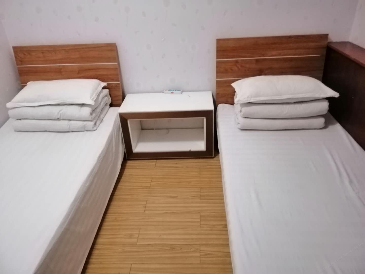 普通双床房(公共卫浴)(无窗)