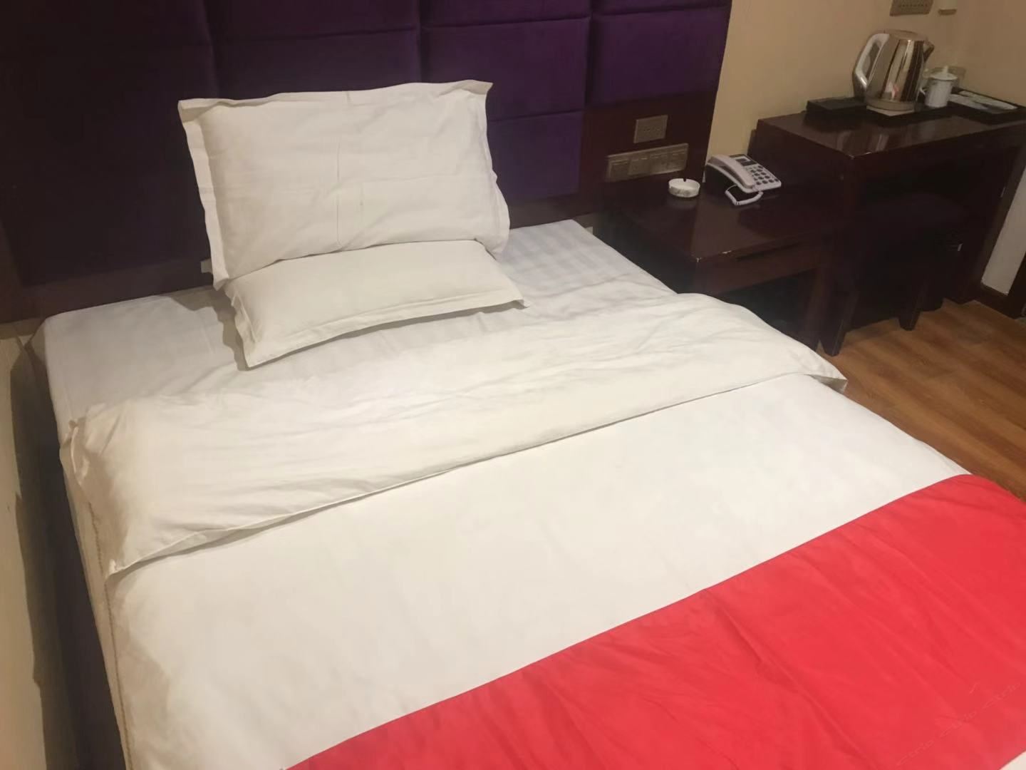 标准大床房(无窗)