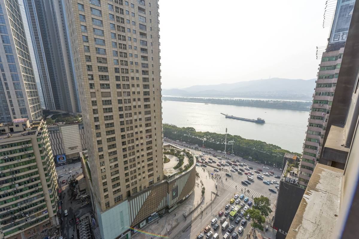 小宇宙五人大套间地中海一