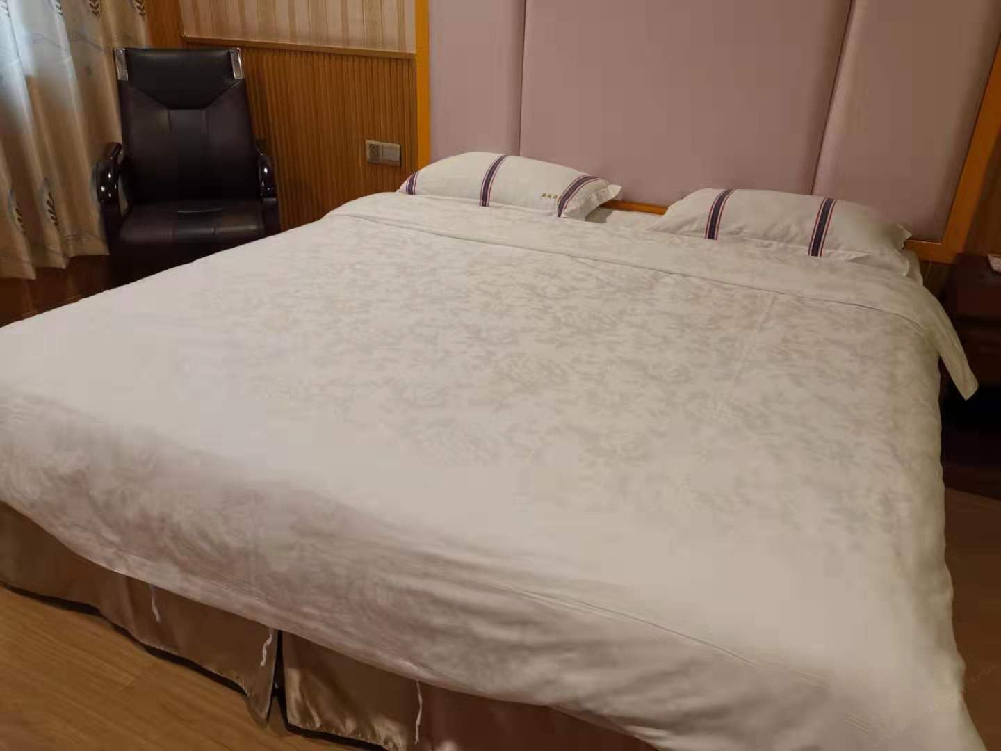 豪华大床房