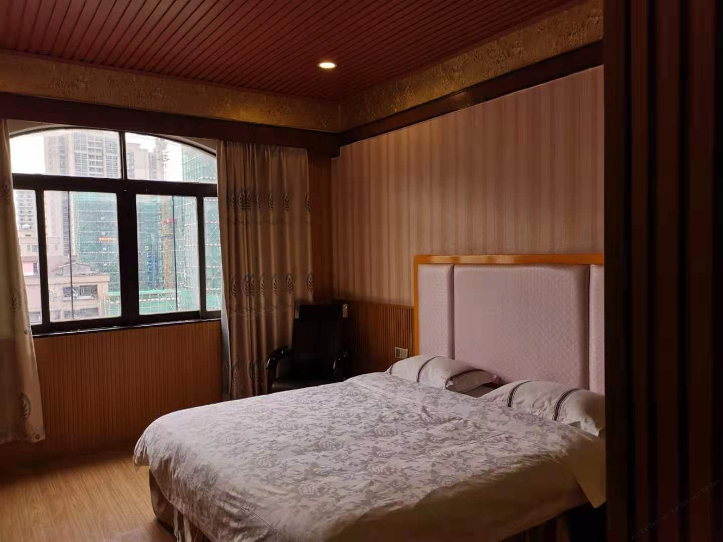 豪华大床房