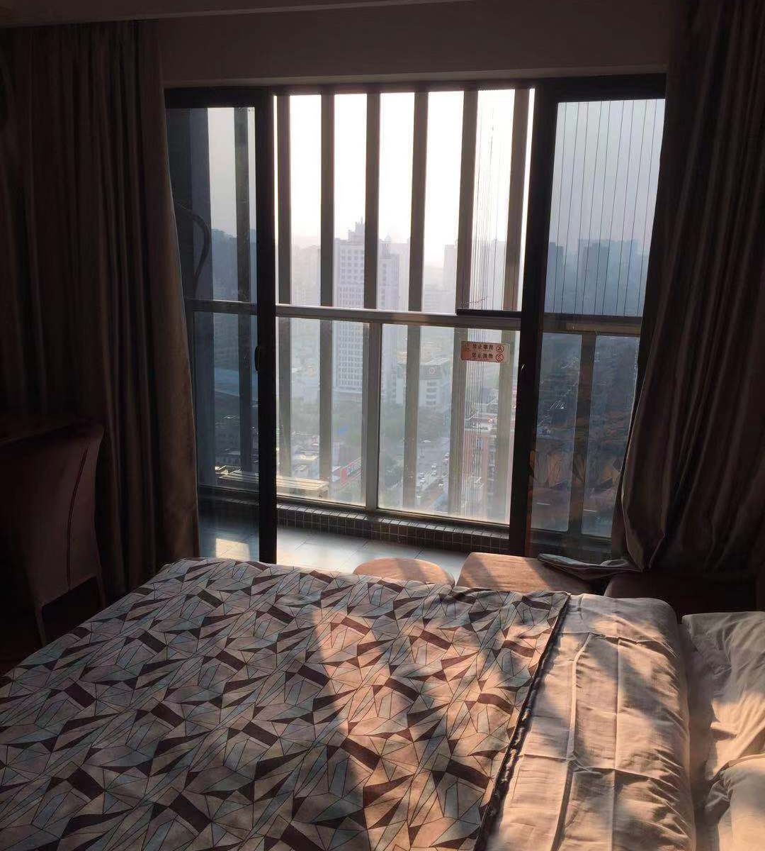 情侣激情房