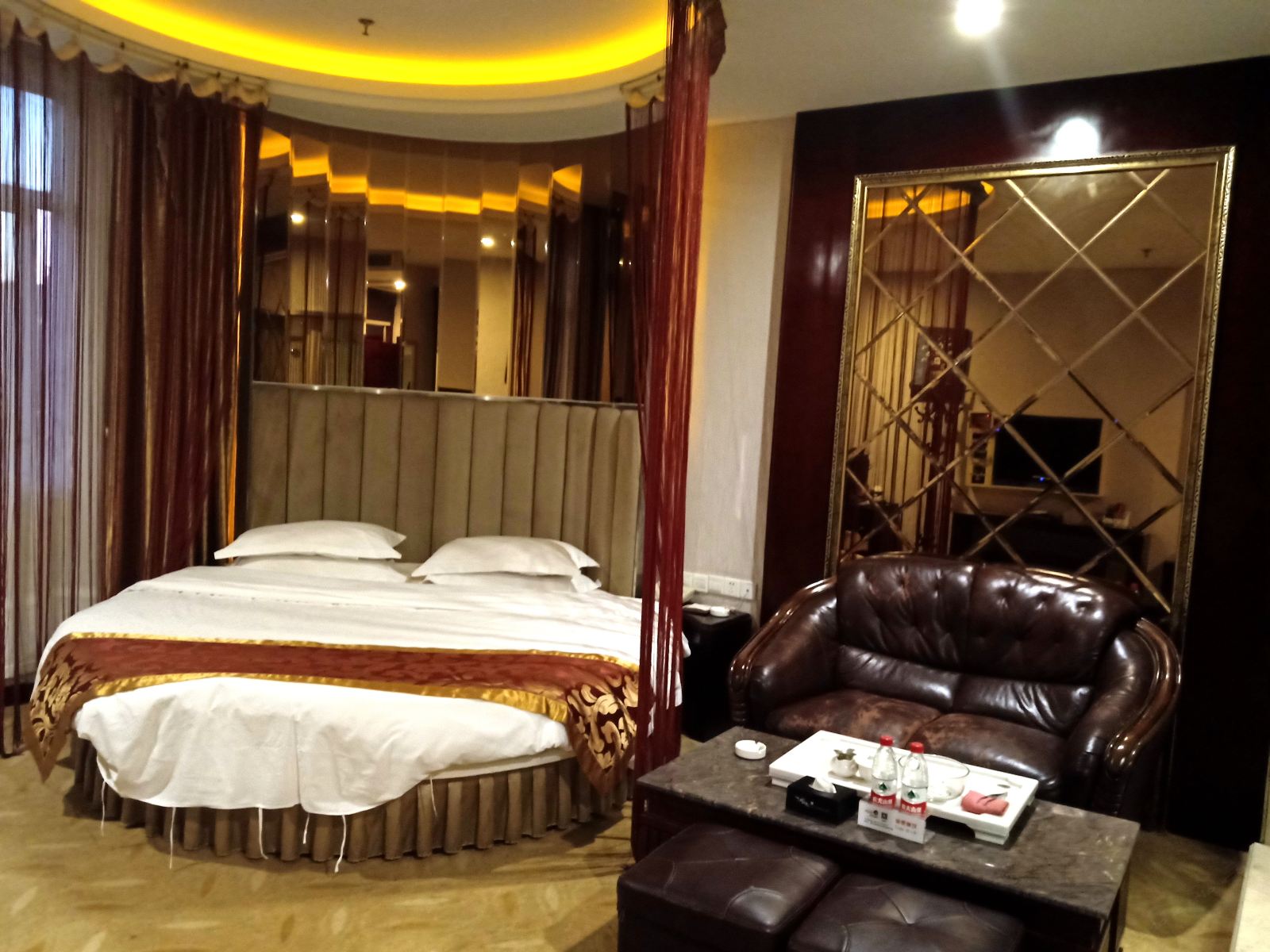 豪华圆床房